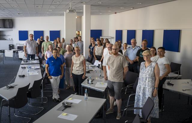 Engagement für den Kinderschutz: Die Multiplikatoren bei ihrem Treffen im Rathaus der Stadt Troisdorf.  | Foto: Stadt Troisdorf