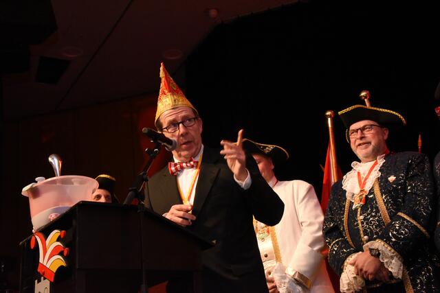 Bezirksbürgermeister Michael Wenzel stieg in die Bütt.  | Foto: Alfred Schmelzeisen