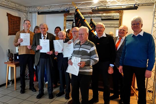 Stefan Radermacher, Marita Bilstein, Karl-Heinz Schulte, Alexandra Köhne-Gatz, Paul Egon Kühr, Paul Bördgen, Wilfried Wüste, Hans Albert Fischer, Wilhelm Stein, Gerhard Schulte (v.l.). 	 | Foto: Peter Knape