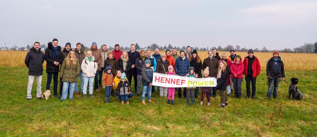 Die Mitglieder von Hennef Power auf dem Gelände, wo ihr Photovoltaik Feld Söven I entstehen soll. | Foto: Heimermann