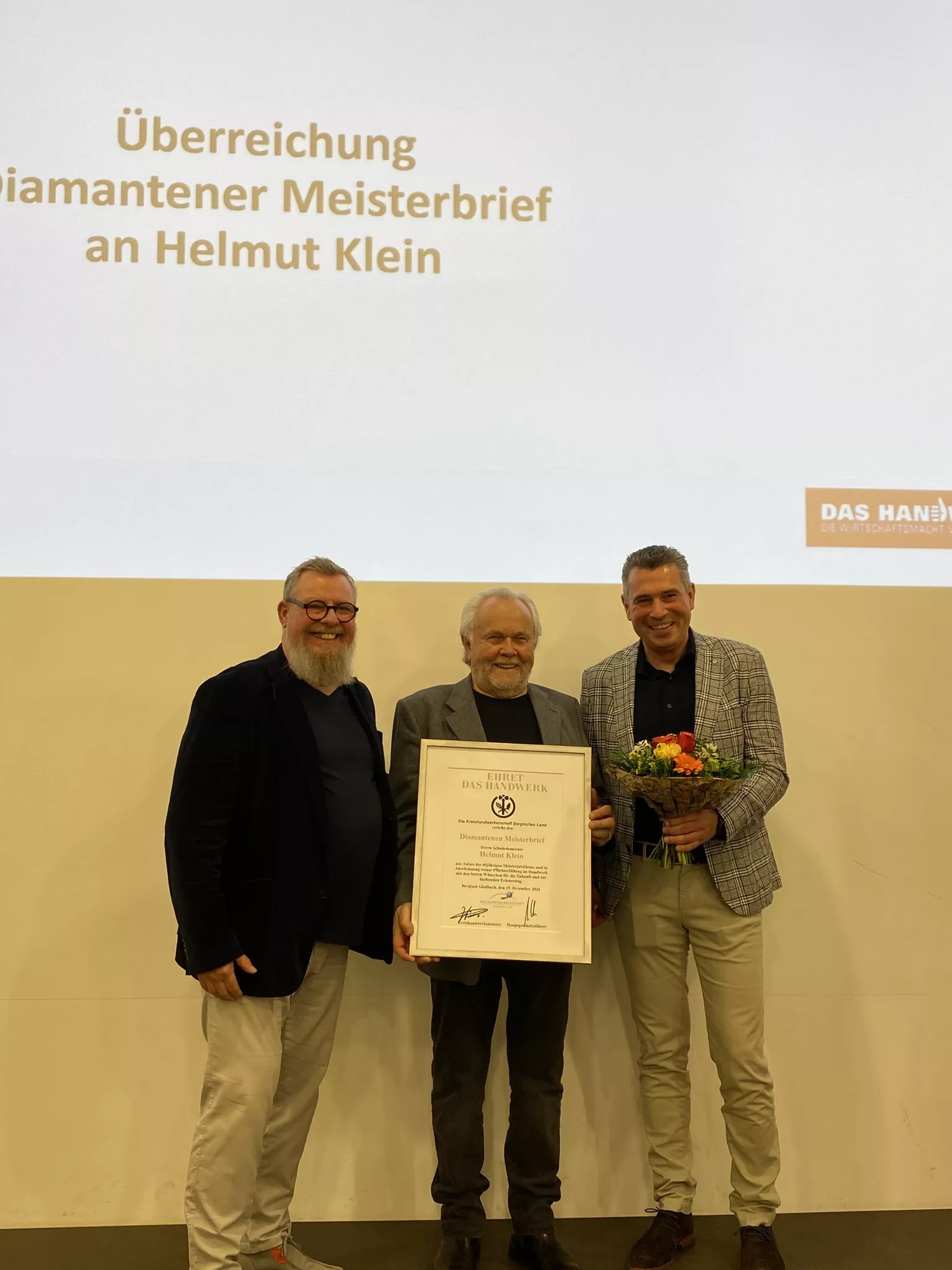 Ehrung Der Kreishandwerkerschaft Diamantener Meisterbrief F r Helmut ehrung-der-kreishandwerkerschaft-diamantener-meisterbrief-f-r-helmut