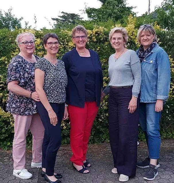 Petra Voosen, Elke Linden, Isabella Gocke, Anja Stolz, Claudia Kramer. | Foto: Frauenchor Furore
