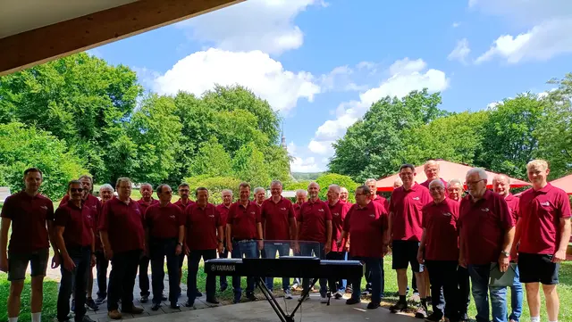 Die Männer begeisterten mit ihren Liedern beim Konzert im Kurpark Eckenhagen. | Foto: © Kur- und Touristinfo Reichshof