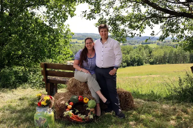 Julia und Matthias Tiedje freuen sich auf einen großen und bunten Festumzug | Foto: Bröltaler Ernteverein