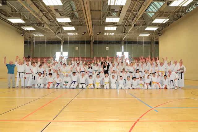 Alle 95 Trainingsteilnehmer*innen sind gut drauf.  | Foto: we