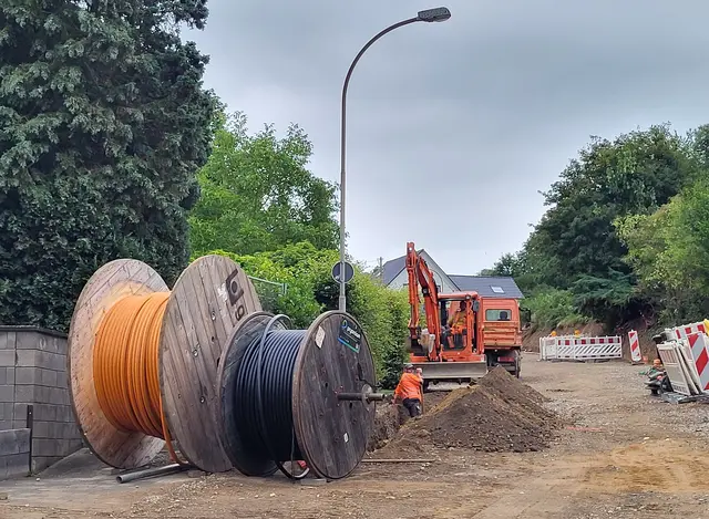 Die Fertigstellung der Sanierungsarbeiten an der Kreisstraße 58 zwischen Harzheim und Eiserfey verzögert sich: Statt wie ursprünglich vorgesehen im Herbst sollen die Bauarbeiten nun erst zum Jahresende abgeschlossen sein.  | Foto: Manfred Lang/pp