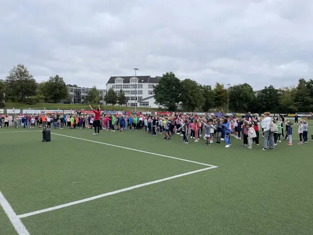 Die Kinder der Gemeinschaftsgrundschule beim Aufwärmen.  | Foto: GGS Nümbrecht