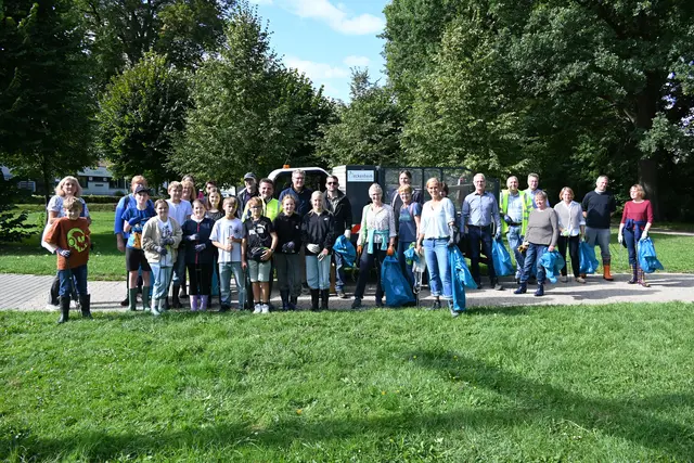 Erfolgreiche Müllsammel-Aktion in der Swistbachaue: Schülerinnen und Schüler, Lehrkräfte, Mitarbeitende der Stadtverwaltung und Bürgerinnen und Bürger sammelten Müll und demonstrierten damit ihr Umweltbewusstsein. | Foto: Stadt Meckenheim