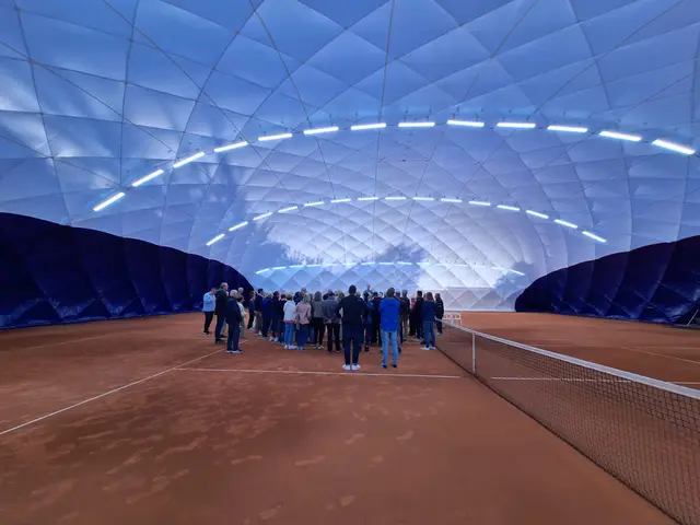 „Licht und Raum für neue Matches – die Traglufthalle des TC Rheinbach. erlaubt es den Mitgliedern und Gästen des Vereins, ganzjährig am Ball zu bleiben.  | Foto: Privat