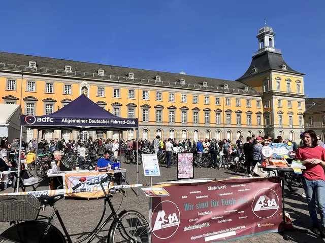Am Hofgarten kommen Fahrradfreunde am 25. Oktober an einen neuen bzw. gebrauchten Drahtesel sowie an Zubehör und Ersatzteile. Natürlich ist auch der Verkauf möglich.  | Foto: ADFC