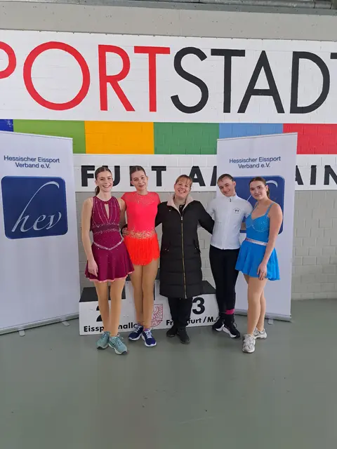 Eleah Bär, Matilda Pfeifer, Trainerin Gaby Krakau, Lilli Reier, Antonia Johanns (v.l.).  | Foto: Hendrik Boos