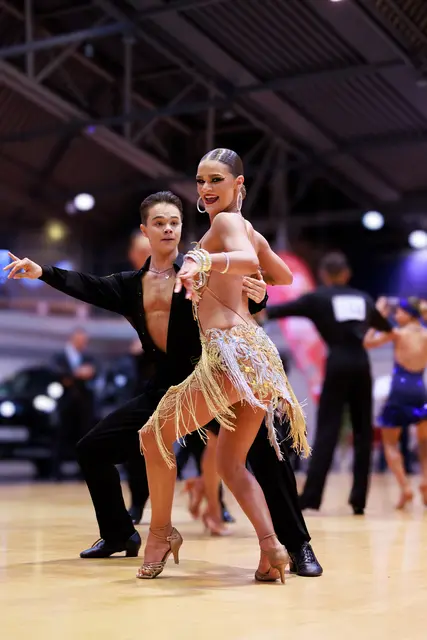 Ilona Manakova und Luca Mehrländer sind in die höchste Tanzsportklasse, die sogenannte S-Klasse, aufgestiegen.  | Foto: Cedric Heinemann