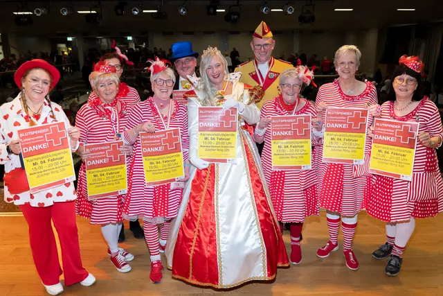 Diese strahlende Truppe um Prinzessin Colette I. und die DRK-Blutspendebeauftragte Edeltraud Engelen (l.) wirbt für die Karnevalsblutspende am Mittwoch, 4. Februar, im Euskirchener Rotkreuz-Zentrum.  | Foto: Ronald Larmann/pp/Agentur ProfiPress