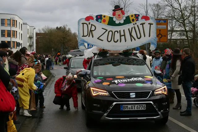 Vier Züge gehen durch Wesseling. | Foto: Montserrat Manke/RAG Archiv
