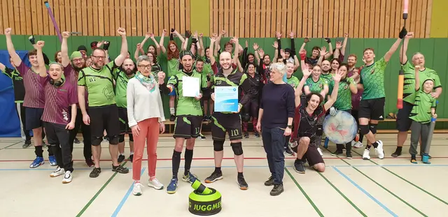 Die Juggerspieler feiern die Aufnahme ihres Sports in das Qualitätsbündnis.  | Foto: Verein