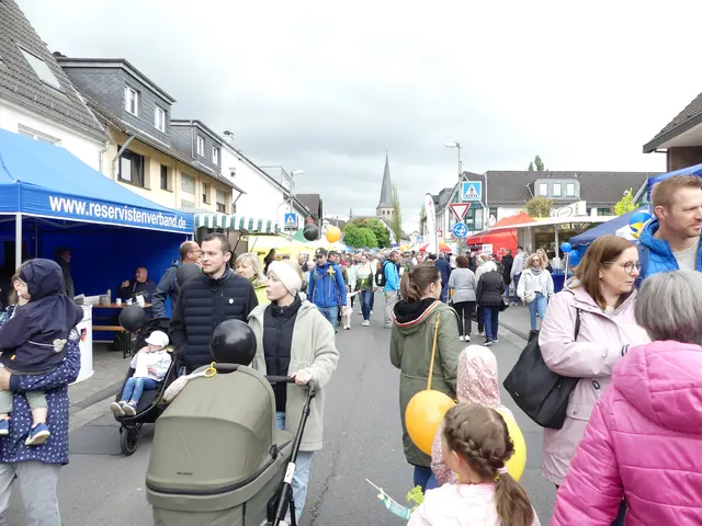 Tausende von Besuchern werden auch in diesem Jahr wieder durch den Ort flanieren und sich vom Riesenangebot an den Ständen beeindrucken lassen.  | Foto: Gast
