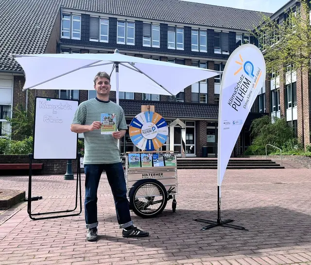 Die  Stadt  Pulheim  bringt  ihre Informationsangebote  zu  den Themen Umwelt, Klima und Mobilität  mit dem  mobilen Infostand direkt zu den Bürgern.  | Foto: Stadt Pulheim