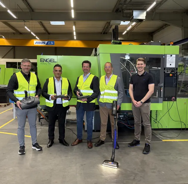 v.r.n.l.: Tim Althöfer (Werksleiter Wessel-Werk GmbH), Volker Ritzert (CEO Wessel-Werk GmbH), Jan Gutowski (Bürgermeister der Gemeinde Reichshof), Peyman Taheri (CFO Wessel-Werk GmbH) sowie Robin Becker (Wirtschaftsförderung Reichshof) | Foto: Wessel-Werk GmbH