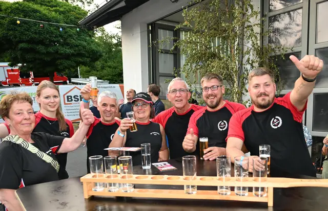 Der Geselligkeitsverein Eitorf-Bohlscheid kommt schon seit vielen Jahren zum Ruppichterother Feuerfest. Ein lohnendes Ziel nach acht Kilometern Wanderung. | Foto: Steimel