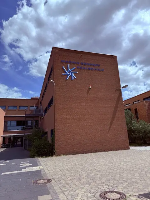 Für die neuen Schüler galt es zunächst einmal die neuen Mitschüler, die neuen Lehrer und natürlich das Schulgebäude kennenzulernen.  | Foto: Larissa Lulic