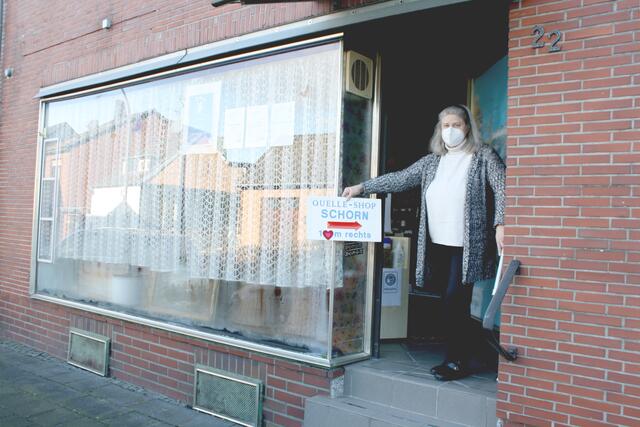 Eher unscheinbar liegt an der Brüggener Straße 22 der ehemalige Quelle-Shop von Annette Schorn, in dem sie ab Februar jede Menge verschiedene Sachen zum Stöbern und Mitnehmen für bescheinigt Betroffene anbietet.  | Foto: Düster