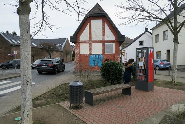 Der „Pocket Park“ am Kriegerdenkmal soll zusätzlich eine Bank mit Rückenlehne bekommen. | Foto: Hermans