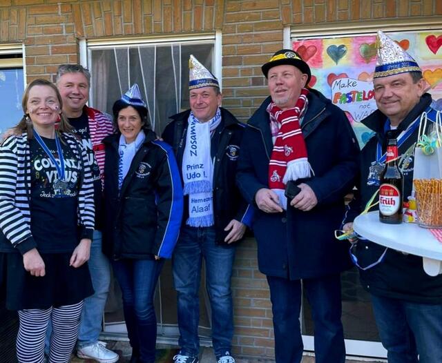 Sie haben mit dafür gesorgt, dass Heimerzheim bunt ist - und gewonnen: Andrea Seitz; Stephan Seitz; Sonja I; Udo II; Rainer Schmitz; Präsident Manfred Lütz.