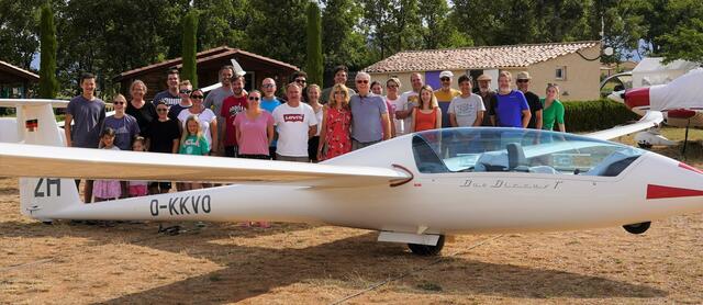 Über 35 Teilnehmer waren aus Bergneustadt und dem Umland zum Fliegerlager des LSC Dümpel nach Südfrankreich gereist.  | Foto: LSC Dümpel