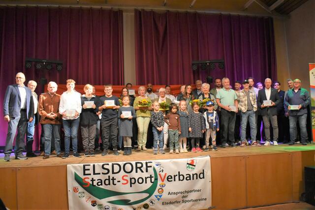 Mannschaften, Einzelsportler und Ehrenamtler wurden im Rahmen eines Empfangs geehrt. | Foto: Ide