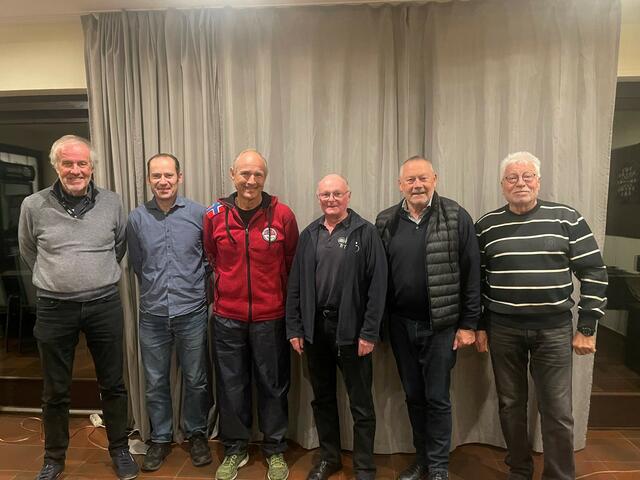 Der neue Vorstand des RTW Menden mit (v.li.) Franz Reuschenberg, Thomas Hammer, Peter Linden, Werner Baur, Ewald Walisch und Heinz-Dieter Stöcker. | Foto: RTW Menden