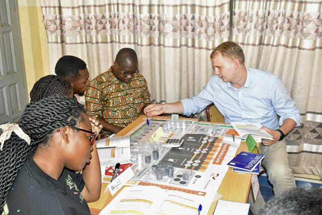 Gemeinsam mit der Deutschen Sparkassenstiftung organisierte ­Mathias Lindt von der Kreissparkasse Köln in Ghana Micro Business Games und war auf der „educata“ aktiv. | Foto: Kreissparkasse Köln
