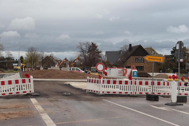Die Sperrung auf der B266 am Ortseingang Wißkirchen wird voraussichtlich bis zum 8. Mai andauern.  | Foto: Stadt Euskirchen