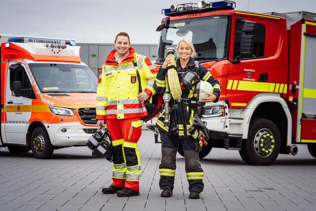 Die Einsatzkräfte der Feuerwehr stellen sich vor.  | Foto: Tim Bräutigam