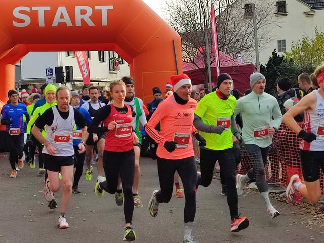 Die ersten Meter beim 10 Kilometer Lauf. | Foto: Bracker