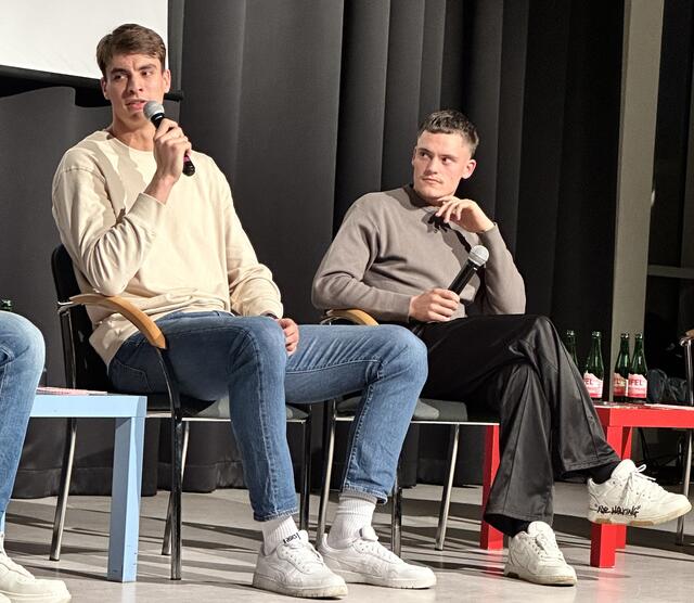 Spitzensportler berichteten aus ihrer Schulzeit am Abtei-Gymnasium: (V.L.) Julian Köster und Florian Wirtz.  | Foto: Sascha Theisen