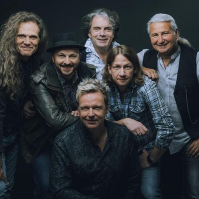 Die Kultband Bläck Fööss lässt ab 18 Uhr die Herzen der Zuhörer höher schlagen. Die Band wurde 1970 gegründet. Sie ist seitdem fester Bestandteil des Kölner Kulturbetriebes und gehört zu Köln wie der Dom. | Foto: Kai-Uwe Fischer