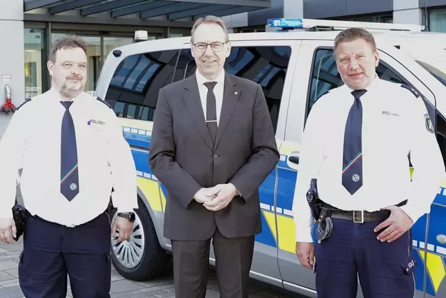 Landrat Jochen Hagt begrüßte Peter Schneider und Patrick Pusch | Foto: KPB OBK