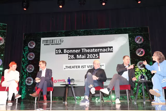 Hinter den Kulissen dabei: Vlnr. Elisabeth Einecke-Klövekorn, Theatergemeinde Bonn, Andreas Dartsch, Sparkasse Köln Bonn, Georg Bechthold, Stadtwerke Bonn, Florian Engel, GOP, Magdalena Bahr, Organisatorin. | Foto: we