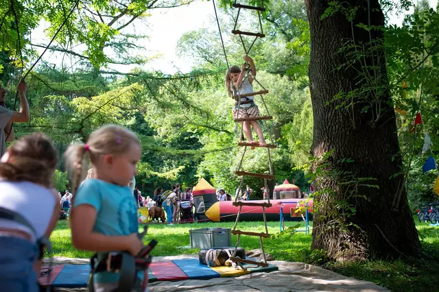 In den Sommerferien sind Kinder ab vier Jahren und deren Familien dazu eingeladen, auf vier Hürther Spielplätzen ihre Freizeit abwechslungsreich zu gestalten.   | Foto: Giuseppe Piliero