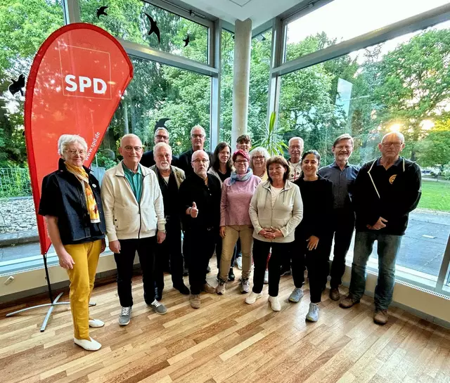 Die Wahlkreiskandidaten der SPD Lohmar mit der SPD-Landratskandidatin Sara Zorlu.  | Foto: SPD Lohmar