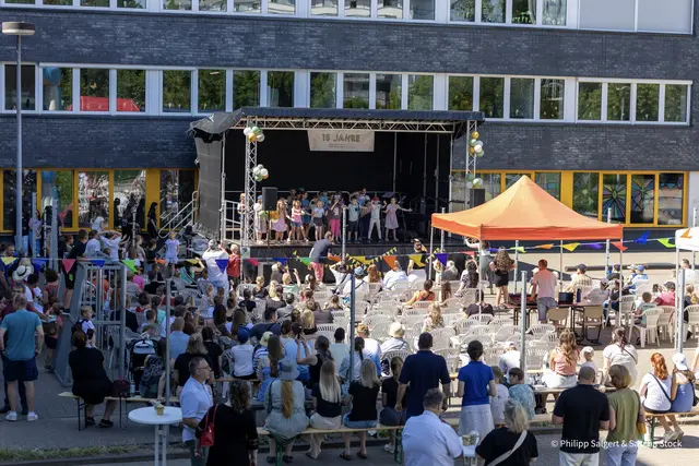 Dank des Einsatzes von Schülern, Eltern und Mitarbeitern, wurde das Fest zu einem vollen Erfolg.  | Foto: Philipp Salgert + Sascha Stock