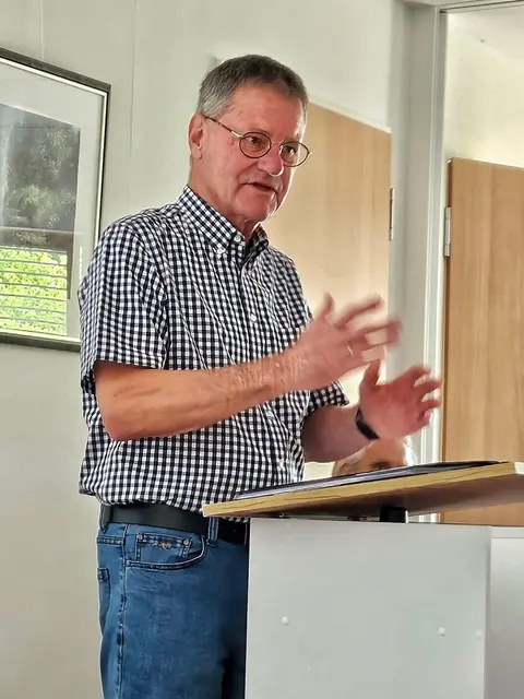 Heijo Hauser wurde einstimmig für die nächsten drei Jahre als Vorsitzender wiedergewählt. | Foto: Freundeskreis Elisabeth-Hospiz