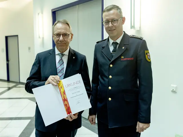 Landrat Jochen Hagt (l.) und Kreisbrandmeister Julian Seeger.  | Foto: © Kreisfeuerwehrverband Oberberg