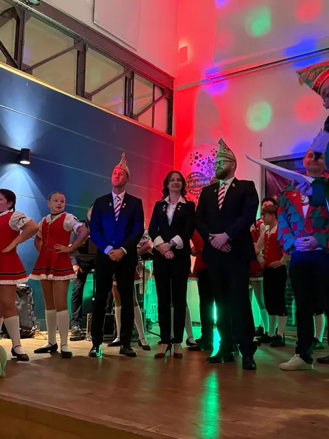 Dreigestirn in Lauerstellung: Thomas Schmitz, Lea Rodenbach, Maurice Jakobs.  | Foto: KG Alt-Paffrath