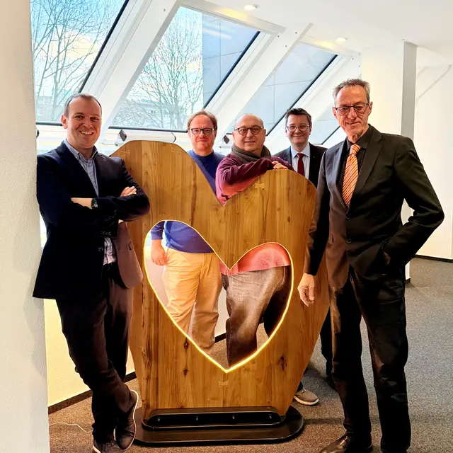 Marc Bonaldo Fuolega (2. v. l.) übernimmt den Vorsitz der SPD-Stadtratsfraktion in Bergheim, Franz Schallenberg (r.) bleibt als Stellvertreter Teil des Führungsteams.  | Foto: SPD Bergheim