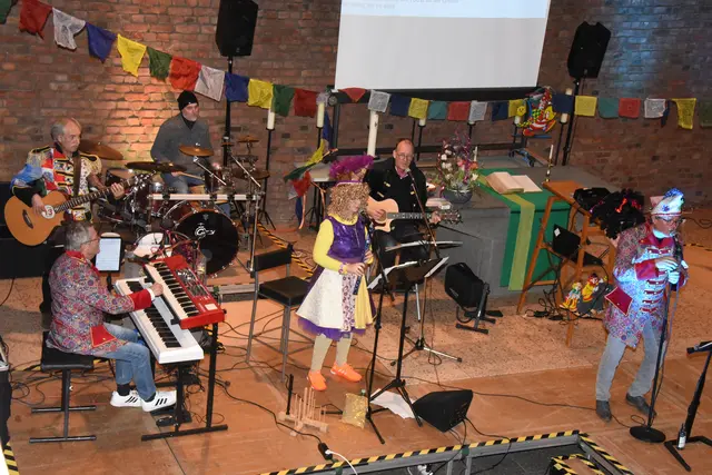 Dank der Spendenbereitschaft zugunsten des Freundeskreises Nepalhilfe formierte sich die „St. Pauls Band“ erneut zum Mitsingkonzert.  | Foto: AS