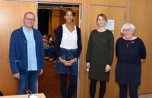 Damals war Jennifer Teege (2.v.l.) im GAT Mechernich zu Gast, wo dieses Foto mit Mitgliedern des Arbeitskreises entstand. | Foto: Henri Grüger/pp/Agentur ProfiPress