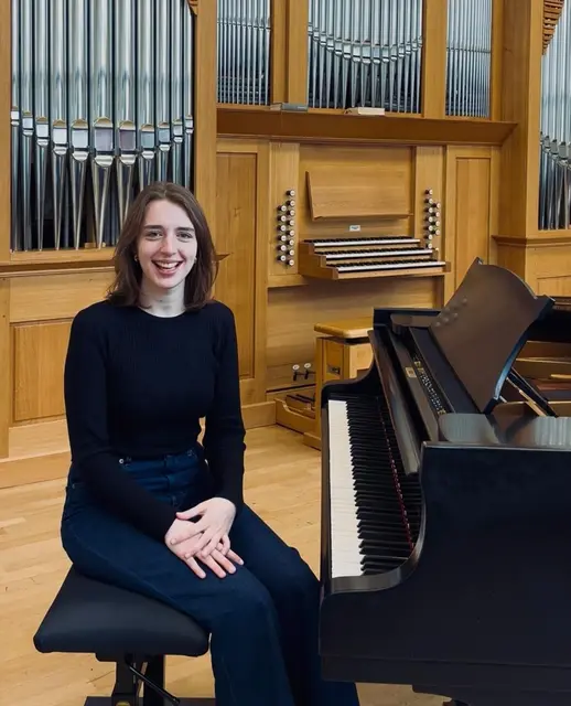 Luna-Marie Pracht hat zum 1. März die musikalische Leitung des Walberberger Kirchenchores übernommen. | Foto: Privat