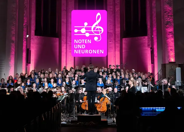 Eine Konzertreise im Wissenschaftsjahr „Medizin der Zukunft“: „Noten und Neuronen“ bringt Musik und Hirnforschung auf die Bühne.  | Foto: UKB; DZNE
