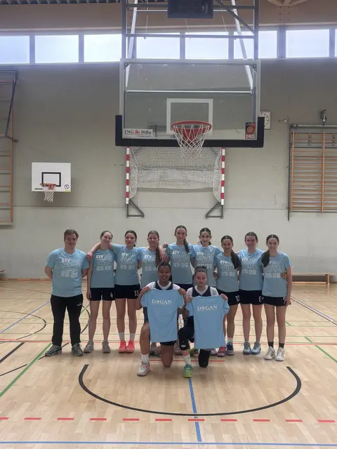 Meisterschaft gewonnen: Die weibliche U16-1 des Brühler TV sicherte sich in der Saison 2025/2026 den ersten Platz in der 2. Regionalliga.  | Foto: BTV Basketball Brühl